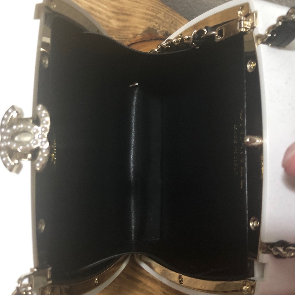 White Crossbody Hard Shell Bag with Pink, Black and Gold Accents; NWOT - Picture 8 of 9